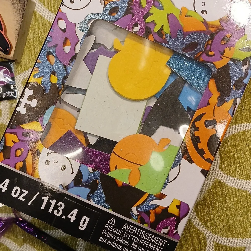 🍂🎃 Halloween Stamp, Sticker, & Party Decorations Set - Picture 11 of 11